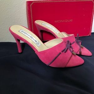 🎉SALE 🎉Monique fuchsia slides suede